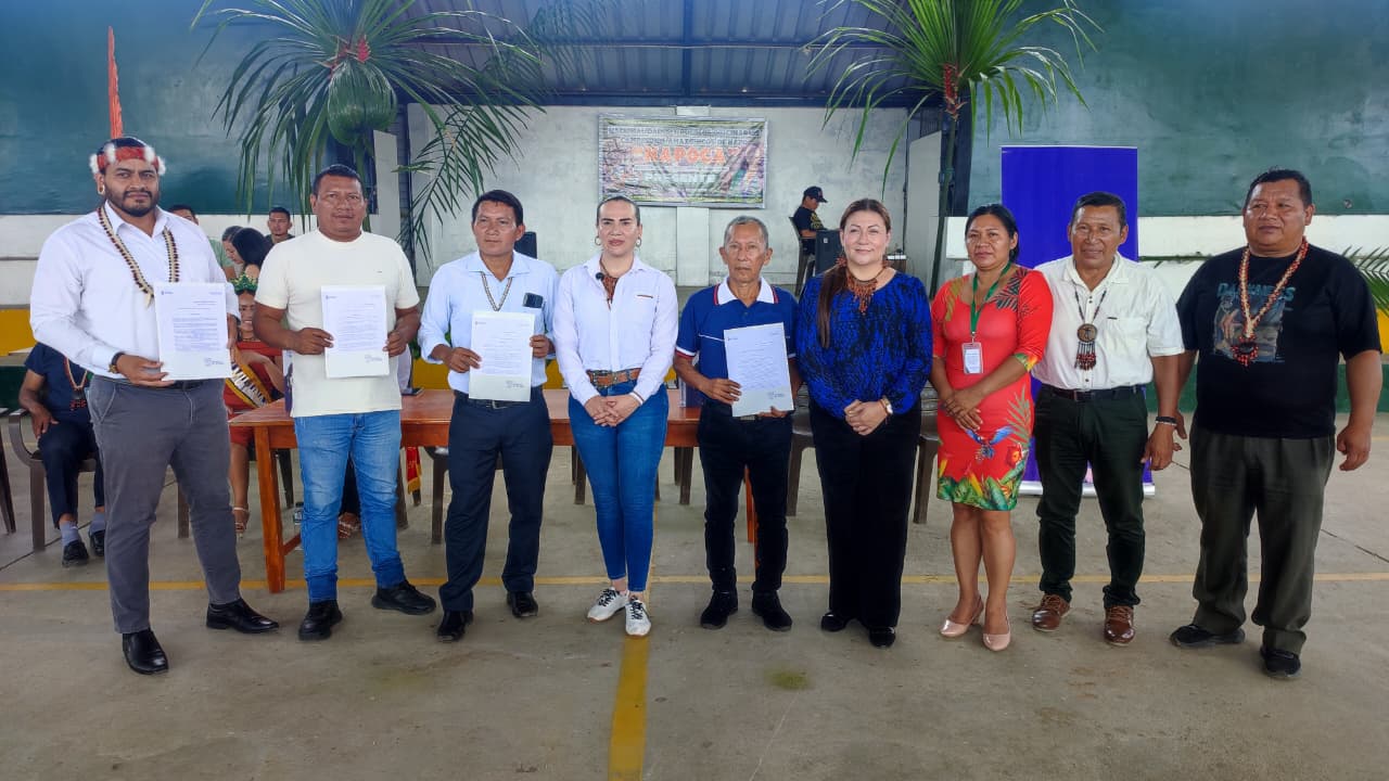 El MTDH entrega 21 resoluciones administrativas a organizaciones sociales de Napo
